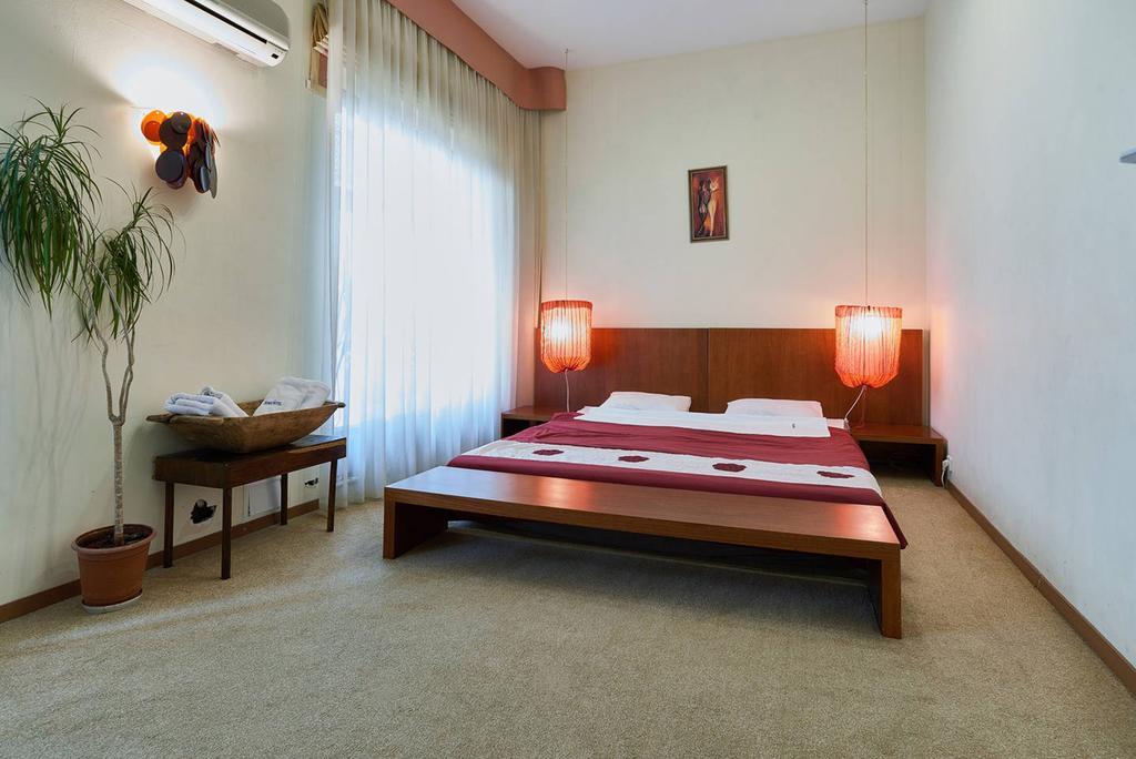 Home-Hotel Apartments On Maidan Nezalezhnosti Square Киев Экстерьер фото